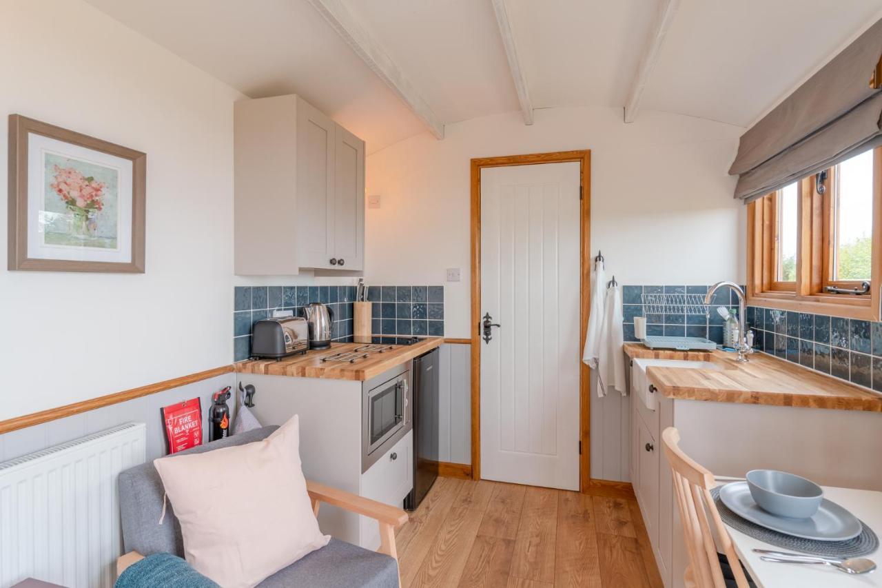 Outbak Shepherds Hut Cheltenham Exterior foto