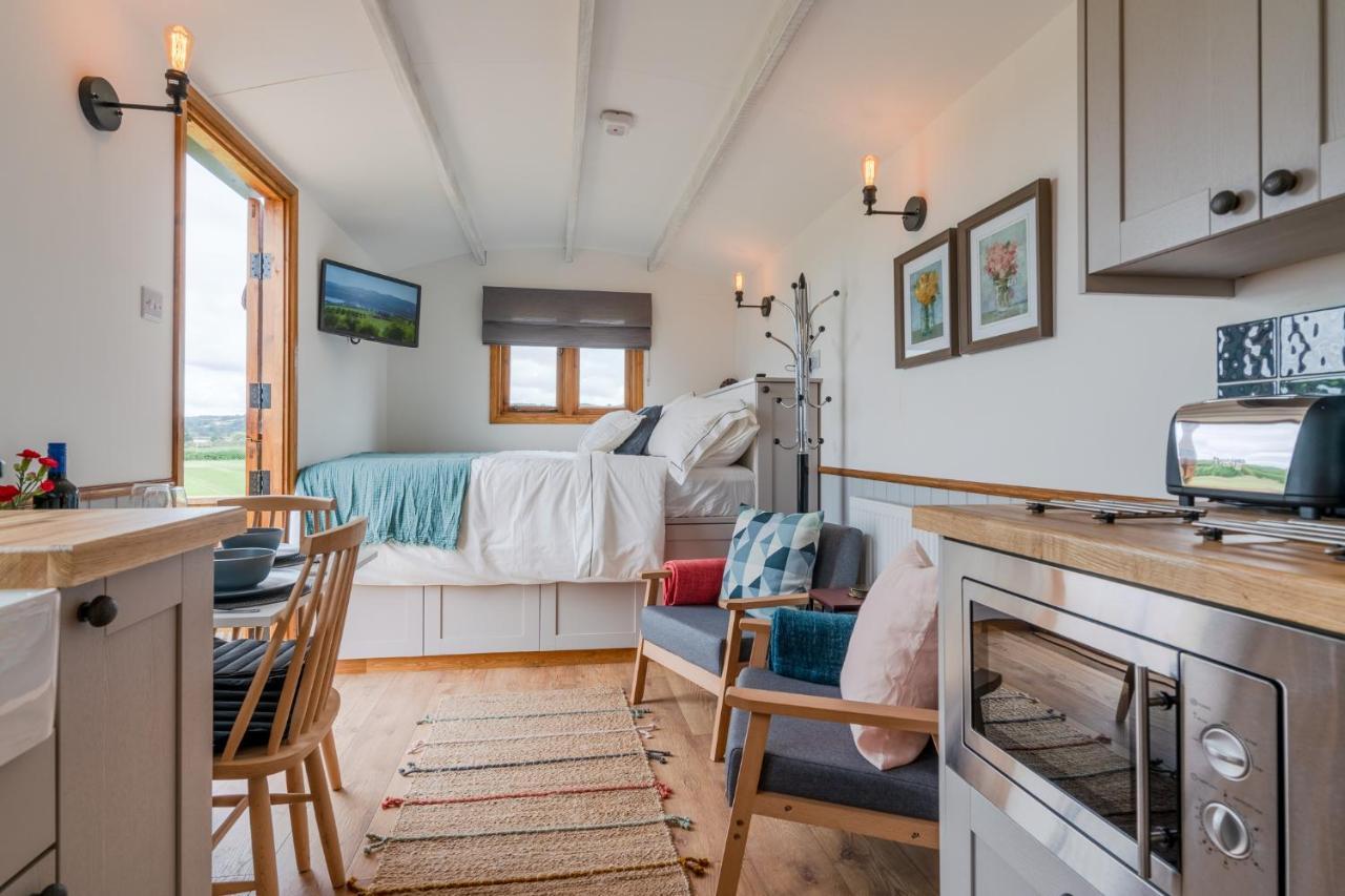 Outbak Shepherds Hut Cheltenham Exterior foto